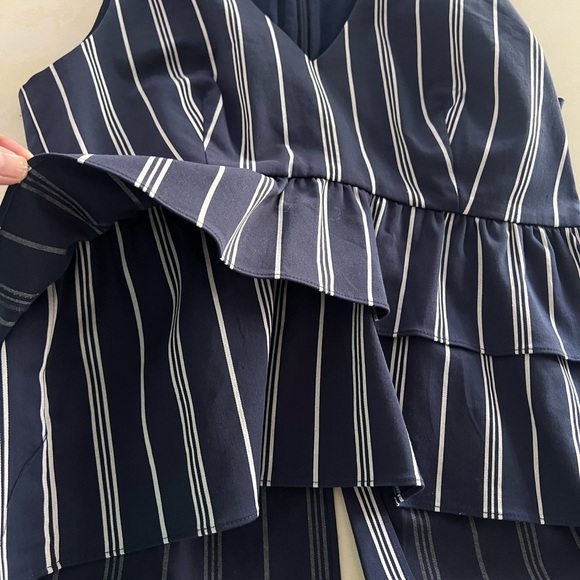 Gianni Bini V-Neck Tiered Ruffled Top | size 8 - Picture 6 of 13